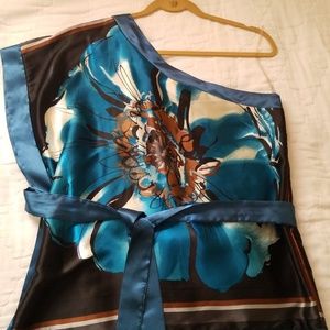 Single sleeve blouse